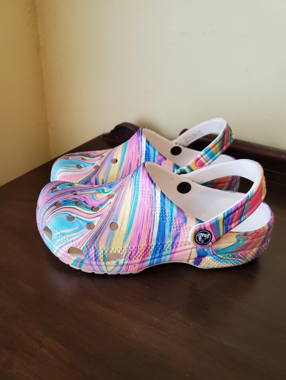 Crocs Classic Clogs Shoes Out Of This World‎ II Sz 7 Multi Color Swirl - Picture 2 of 5
